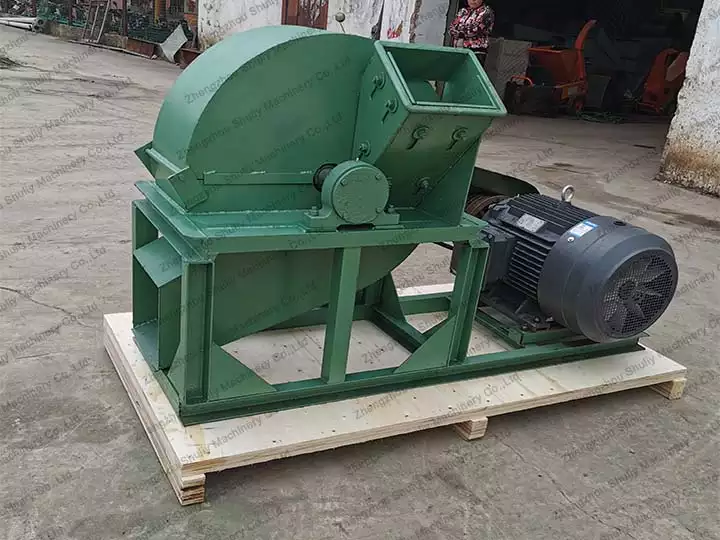 SL-420 small wood crusher machine sold to Czech